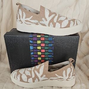 bernie mev. Beige and White Slip-On Flats